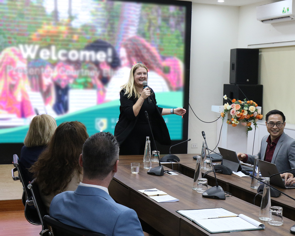 In December, Associate Director of International Enrollment Courtney Elias led an interactive orientation session at VNU-IS’s Hanoi campus for students spending their spring semester at Keuka Park. 